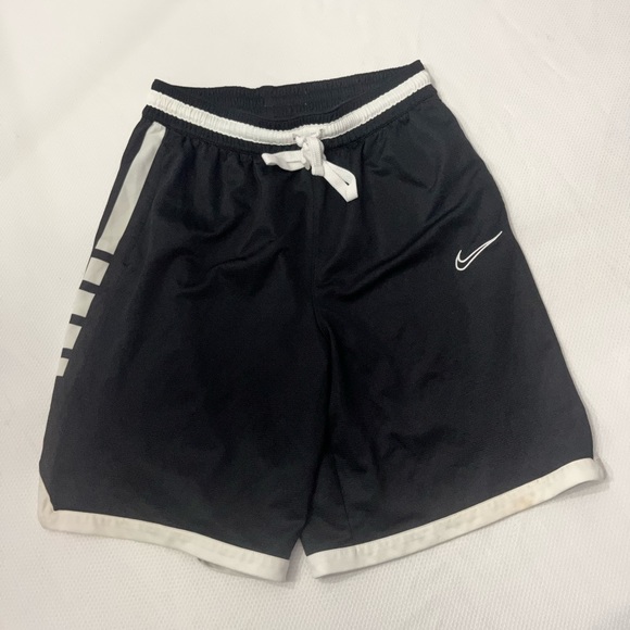New Nike elite shorts! - Picture 1 of 3